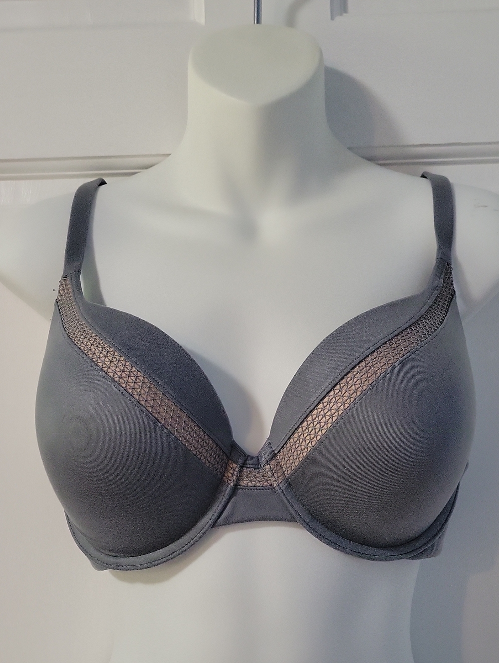 Victoria's Secret Perfect Shapr Underwire Molded Cup Bra 36D